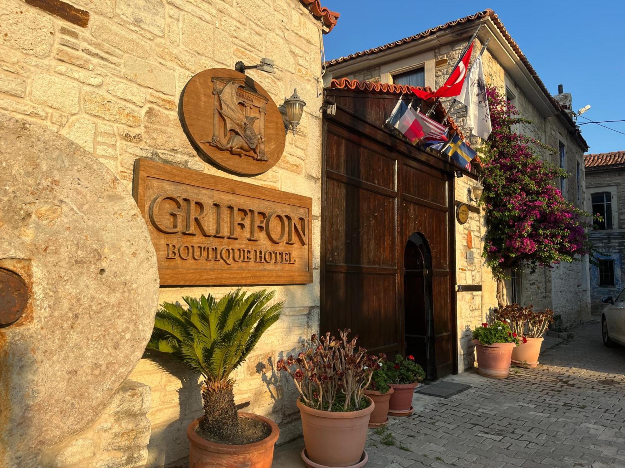 ينيفوتشا Griffon Hotel المظهر الخارجي الصورة